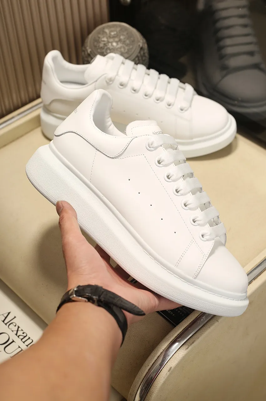 👟👟Ex-factory price 480👟👟 Men's size +10 High-quality upgraded version🔥Real shot of Alexander McQUEEN (McQueen)🎉The highest quality silk cowhide version on the market🎊, imported water-dyed sheepskin inside, counter 1:1 replica, star style T stage catwalk, a must-have for fashionistas , the original high-temperature and ultra-clear air compressor logo on the foot, absolutely counter-matched version, the arc of the back bag is truly genuine 0⃣️ difference, using an exclusive privately molded double-layer vacuum outsole, which is light on the foot and has excellent rebound! Running🏃✈️The first choice item for outdoor sports💅💅Trend and fashion coexist📣 Women’s style: 35-39, Men’s style: 39-44